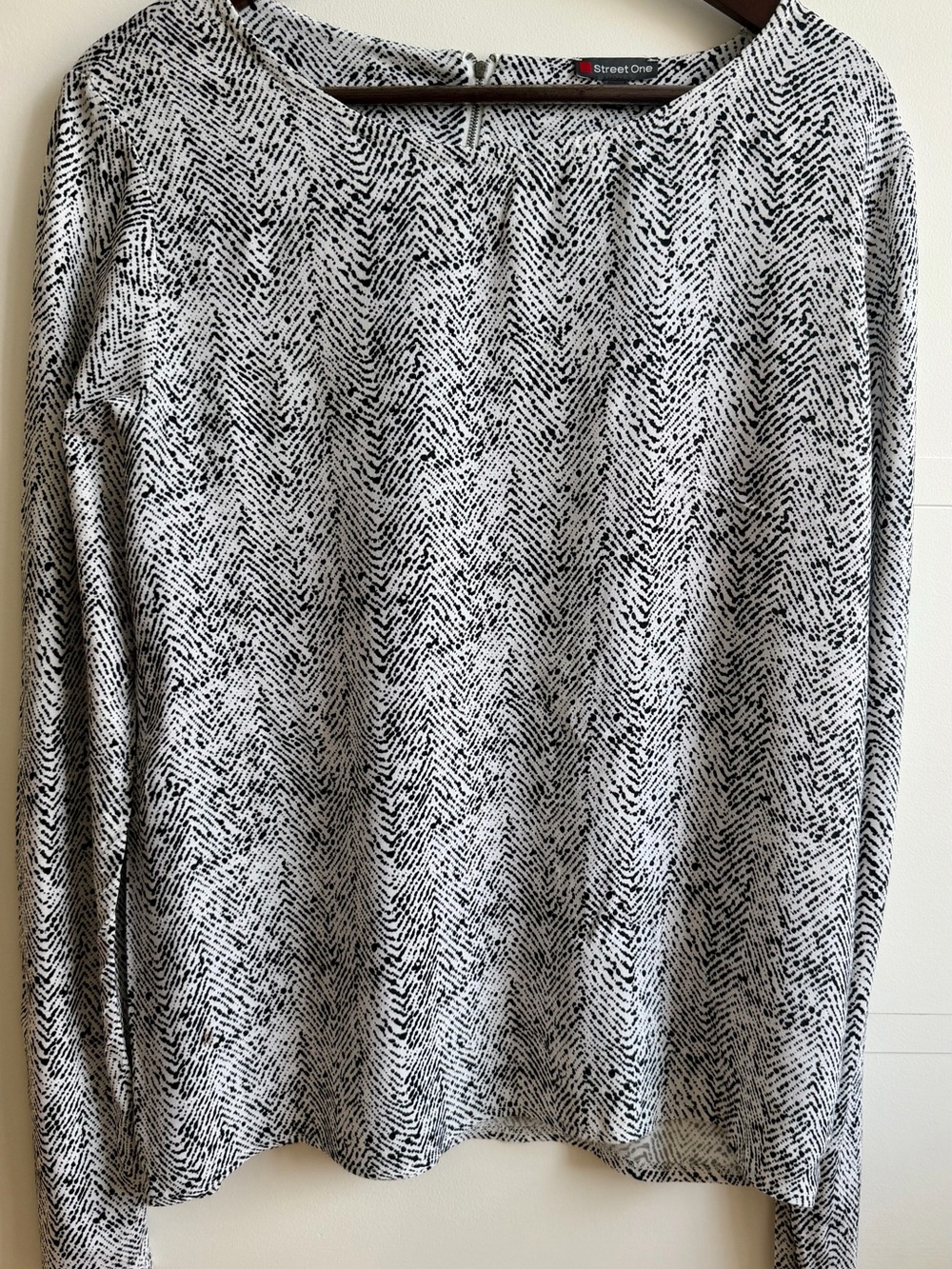 Street One European Black & White Graphic  Top Size 38 / US 8-10